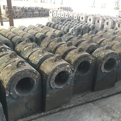 錘式破碎機錘頭在結(jié)構(gòu)設(shè)計上也需要美觀大方,杜絕粗制劣造